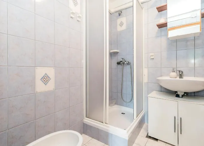 Stunning Home In Jurdani With Wifi *
