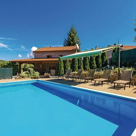 Pet Friendly In Casa de Férias Jurdani